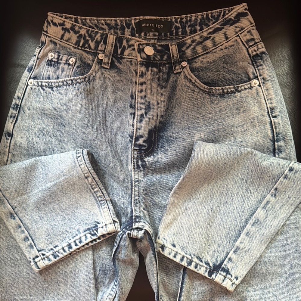 White Fox Boutique High Rise Acid Washed Blue Jeans with Modern Fit